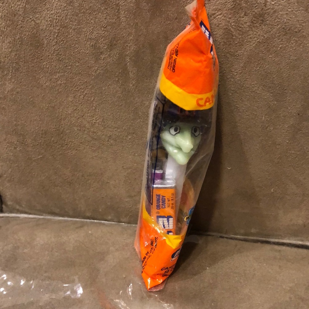 PEZ 🥳HP🥳 Vintage Halloween Witch Candy & Dispenser 🧙‍♀️ - Picture 3 of 7